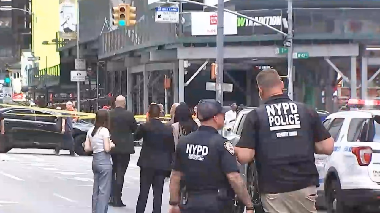 Woman Stabs 2, Killing One, in Times Square and Is Shot Dead by N.Y.P.D