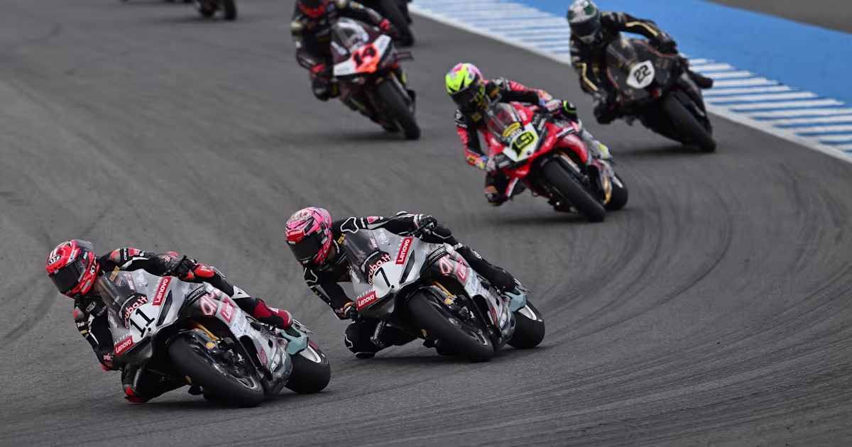 Николо Булега оформил хет-трик побед в гонках WorldSBK в Хересе
